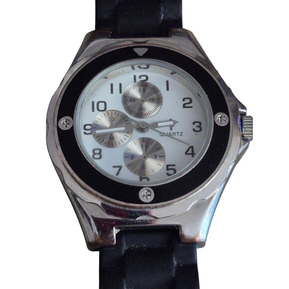 Sport Watch Unisex Silver bezel black trim Watch face good for men or ladies - Picture 5 of 8